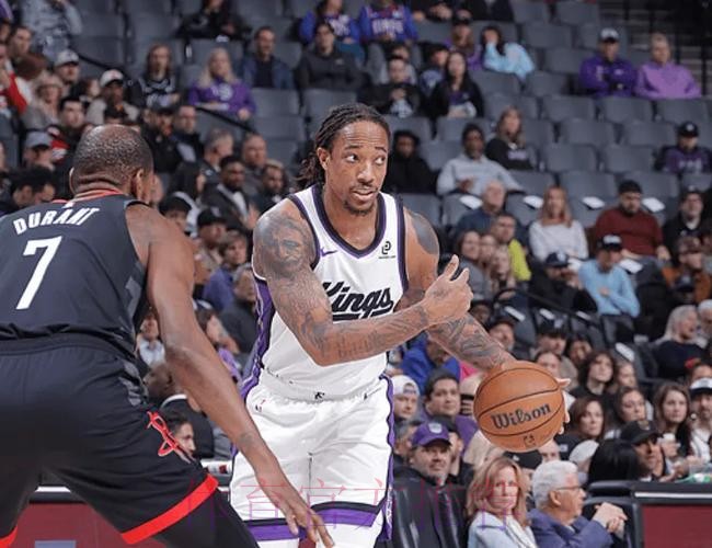 中投之王！德罗赞半场6中6，罚球1中1得到13分2助攻